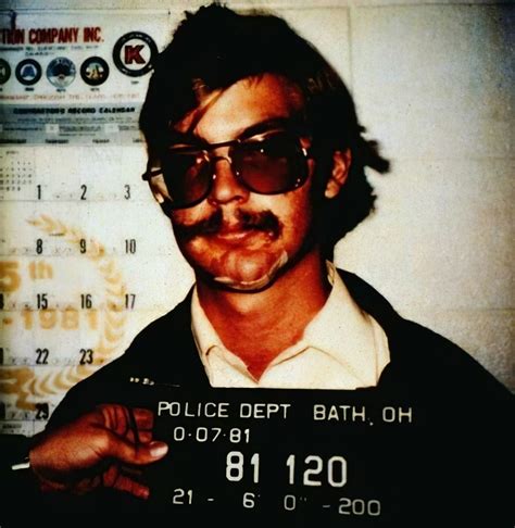 Officers were led to apartment 213 after finding Dahmer&x27;s final victim, Tracy Edwards, who had managed to escape and run down the street with a pair of handcuffs dangling from one of his wrists. . Jeffrey dahmer real pictures reddit